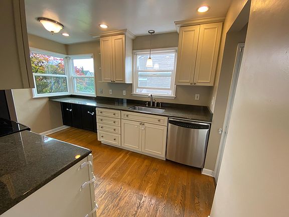 2nd image of 4334 NE 44th St