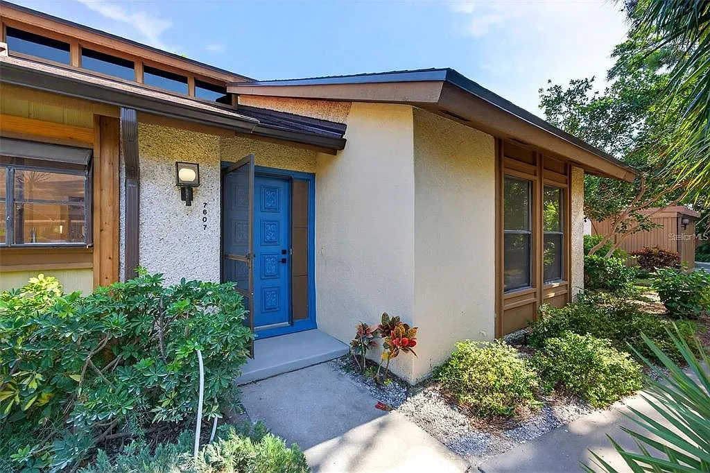 2 bed, 2.0 bath, 1249 sqft, $2,300 — Photo 3