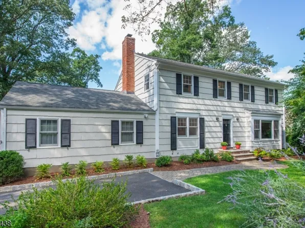 5 Skyline Dr, North Caldwell Boro, NJ 07006