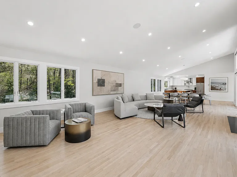 2406 Noyac Rd — Photo 4