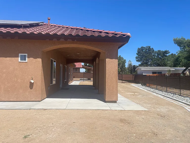 17515 Live Oak St — Photo 111