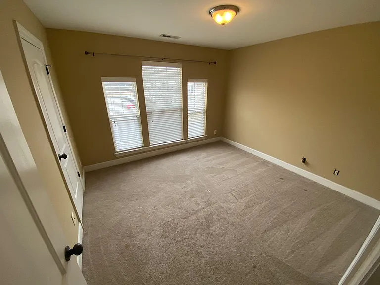 Guest room w/ full bath.