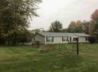 10863 N Syracuse Webster Rd, Syracuse, IN 46567