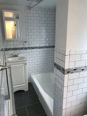 Rented by Salon Realty Corp | media 16