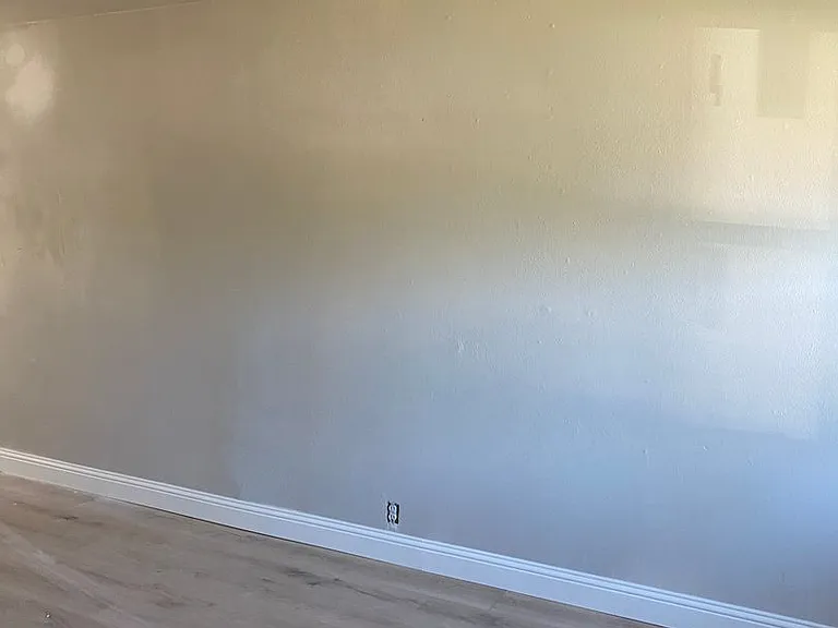 807 Raleigh Cir — Photo 3
