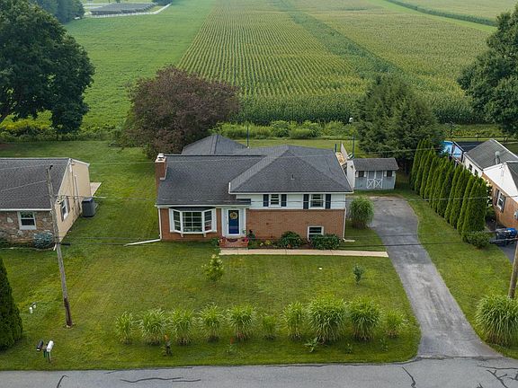 3rd image of 19 Pleasant Dr