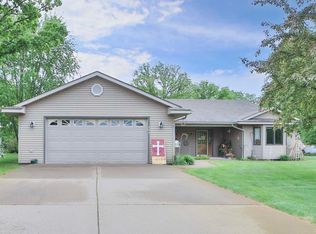 909 Lilac Ln, Little Falls, MN 56345