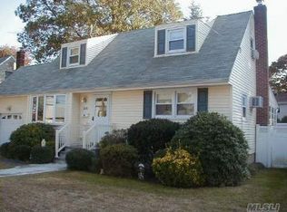 154 Hawthorne St, Massapequa Park, NY