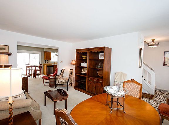 5th image of 27W202 Providence Ln Unit 27W202