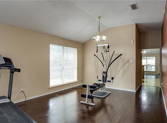 4th image of 321 Sweetwater Dr
