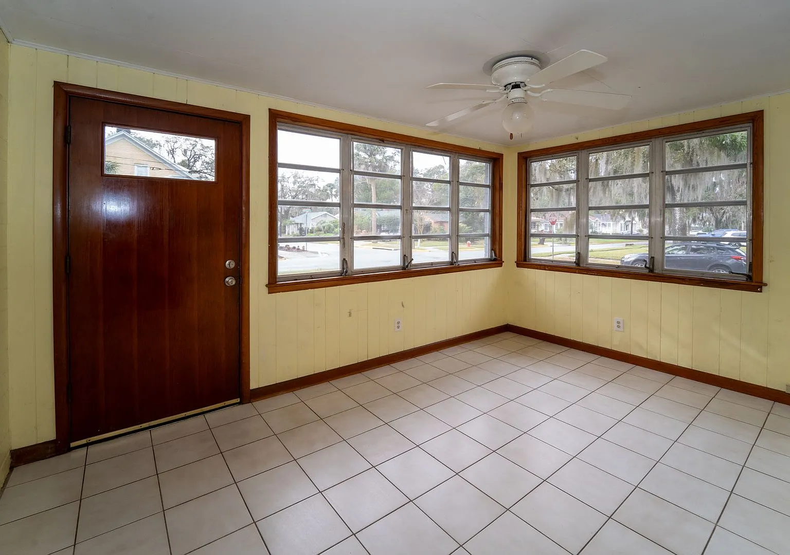 Charming 1950s 3/2 Single Family Home — Photo 2