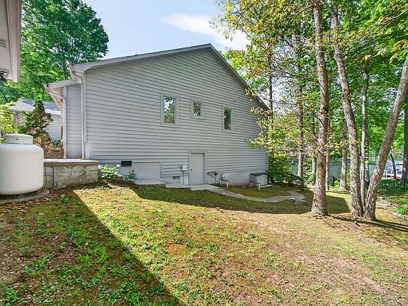 3rd image of 167 Markham Ln