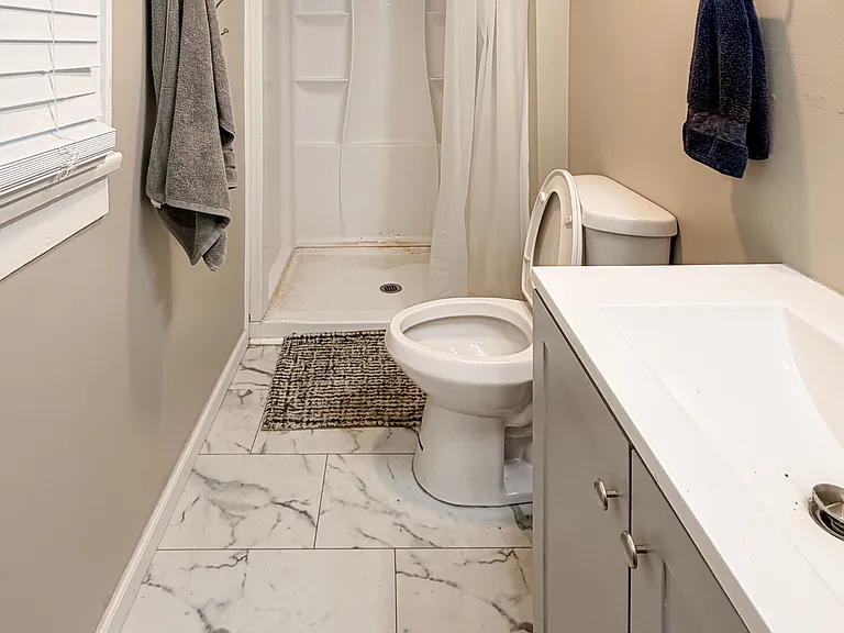 1718 Forest Ave — Photo 10