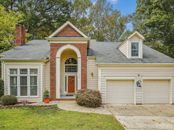 1208 Long Paw Ln, Charlotte, NC 28214