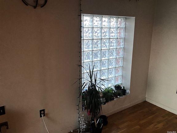 5th image of 205 Mineola Blvd APT 3J