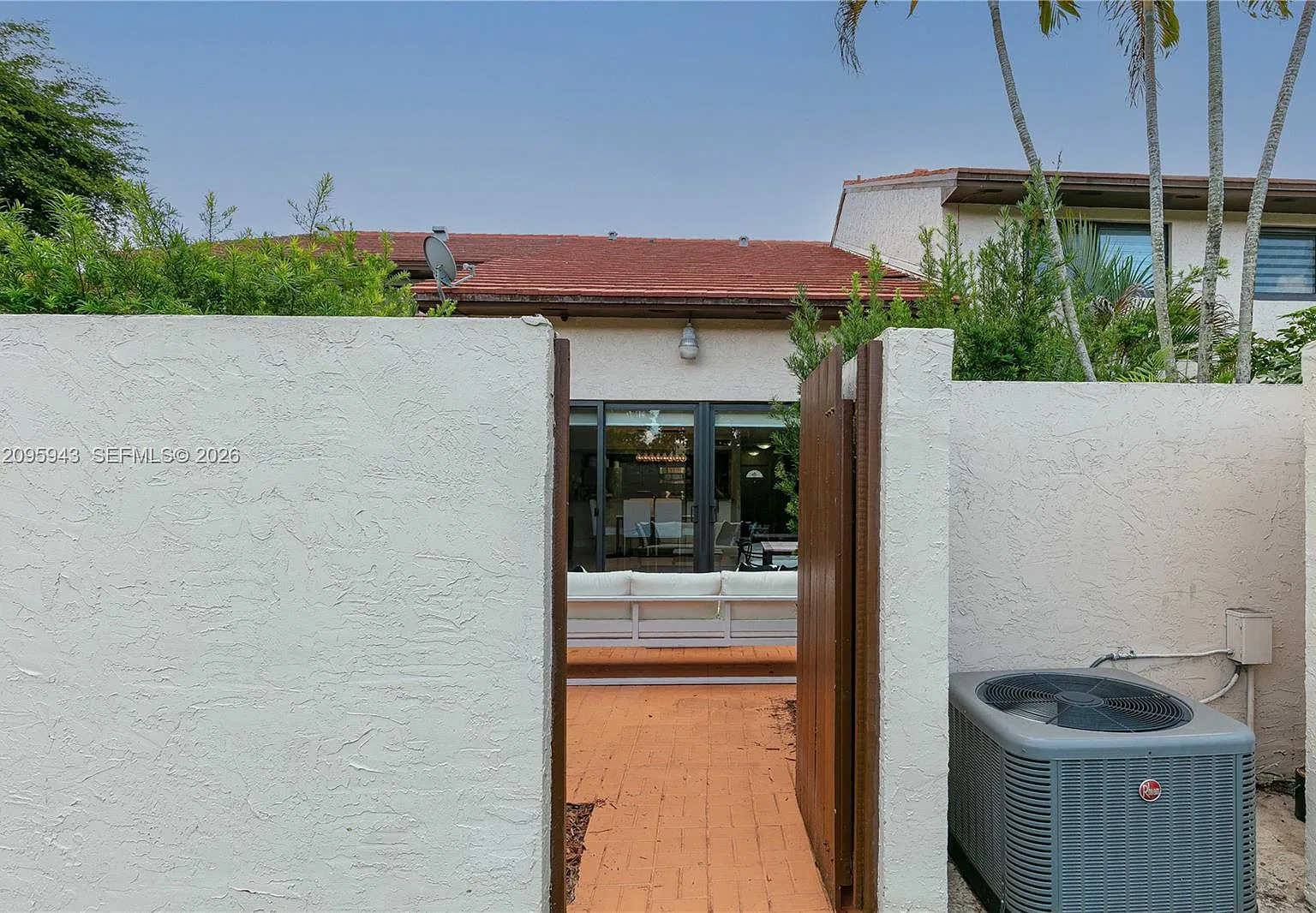 3 bed, 2.0 bath, $3,500 — Photo 3