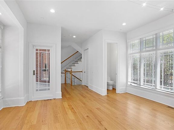 4th image of 3 Pritchard Way NE