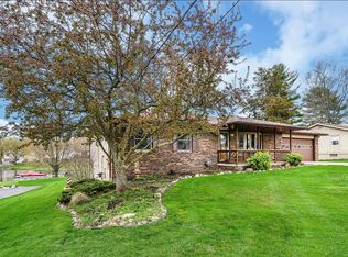 1134 Camelot Dr, Pinckney, MI