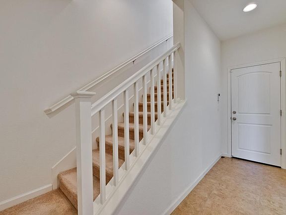 4th image of 610 Santina Dr