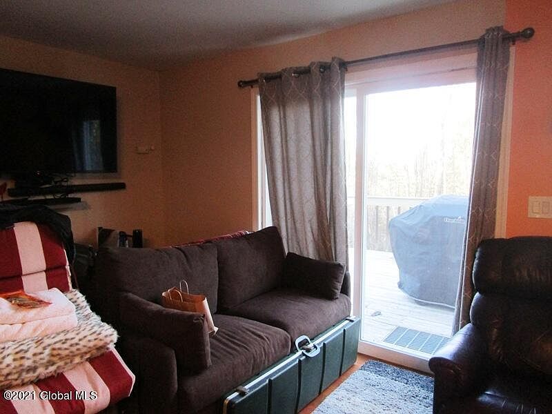 4th image of 132 Munsell Lane