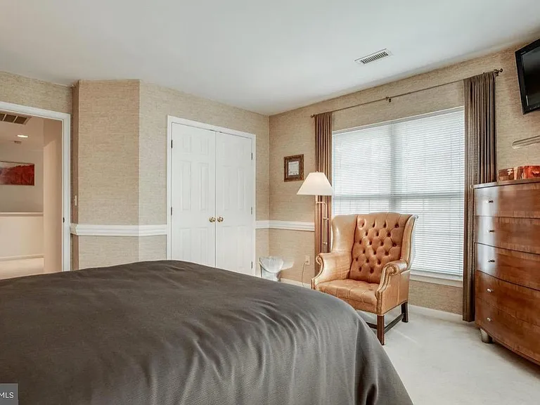 9810 Bolton Village Ct — Photo 19