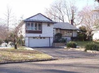 2 Robin Hill Rd, Great Neck, NY 11024