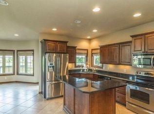 565 71st St, West Des Moines, IA 50266