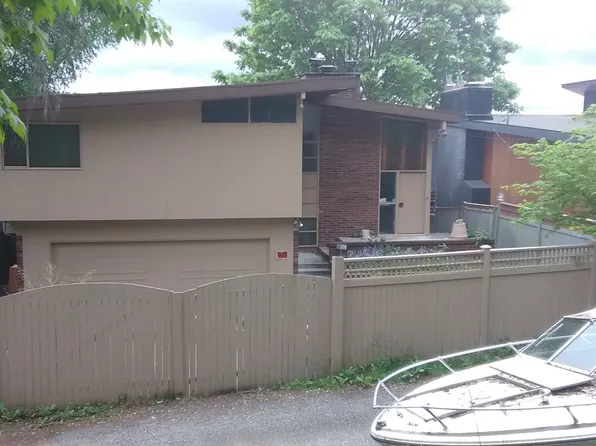 12582 Riviera Pl NE, Seattle, WA 98125