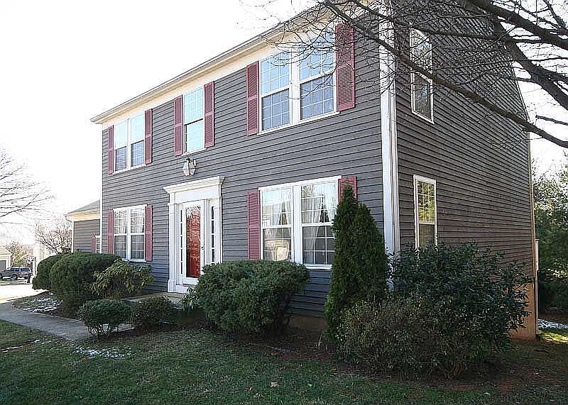 2nd image of 30 Golden Grass Ct