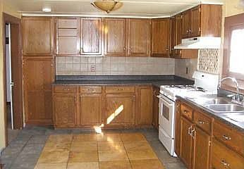 4th image of 556 W High St