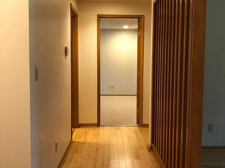 2250 Dorchester Dr S — Photo 13