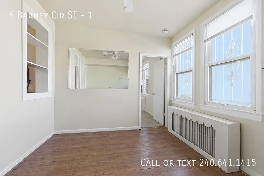 Charming 3 BR/1 BA Apartment in Hill East! — Photo 3