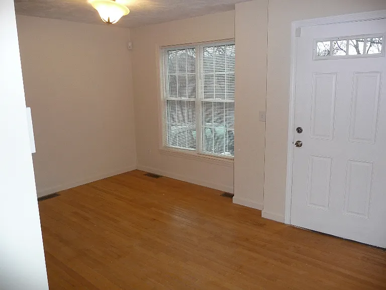 102-104 Pond St — Photo 4