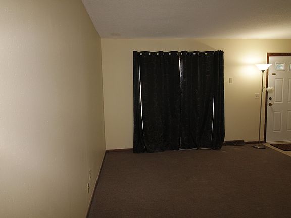 3rd image of 405 Belle Aire Dr