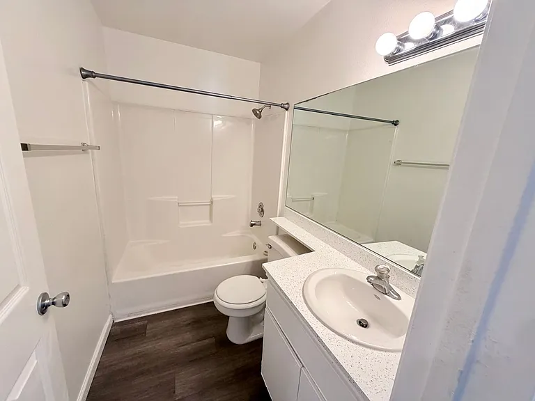 Oakdale Apartments (Village Palm Apartments) — Photo 6