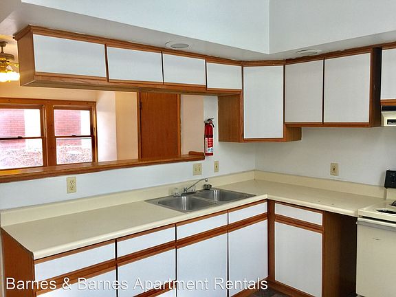 2nd image of 418 N River St APT 2