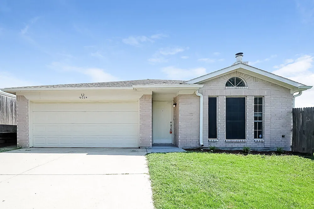 3 bed, 2.0 bath, 1460 sqft, $2,060 — Photo 1