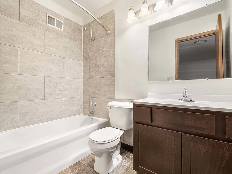 Stone Point Apartments Bathroom
