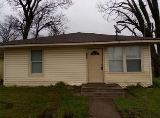 202 W Lake St, Krum, TX 76249