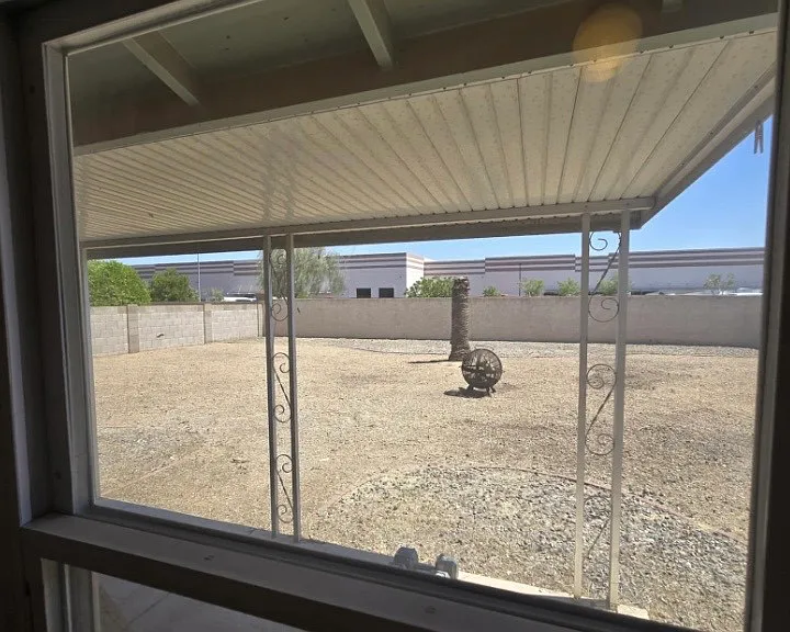 10521 W Loma Ln — Photo 10