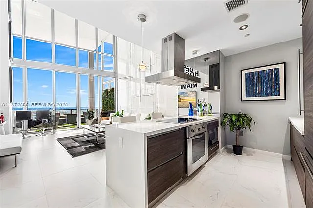 1100 Biscayne Blvd #LPH6105 — Photo 2