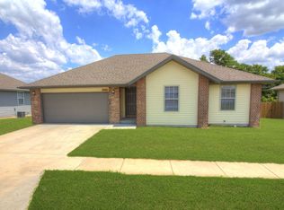 1074 S Strasbourg Ave, Springfield, MO 65802