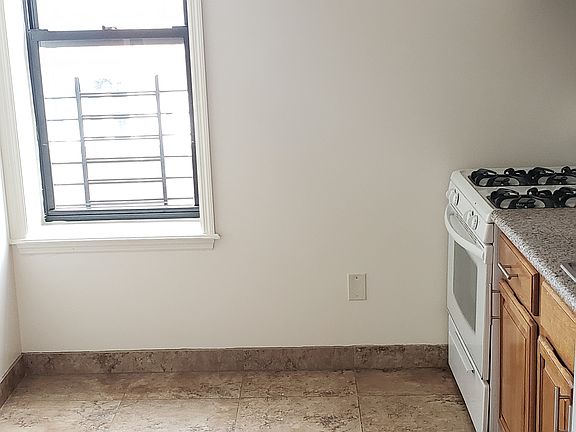 4th image of 37 Bay 26th St