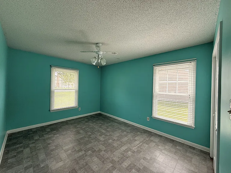 111 Old Post Ct — Photo 12