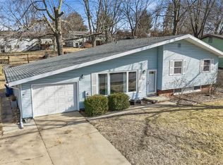 1104 Hazel St, Pella, IA