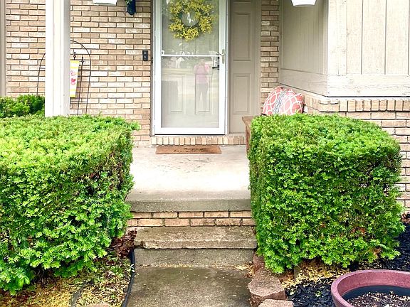 2nd image of 37685 Lancaster Dr