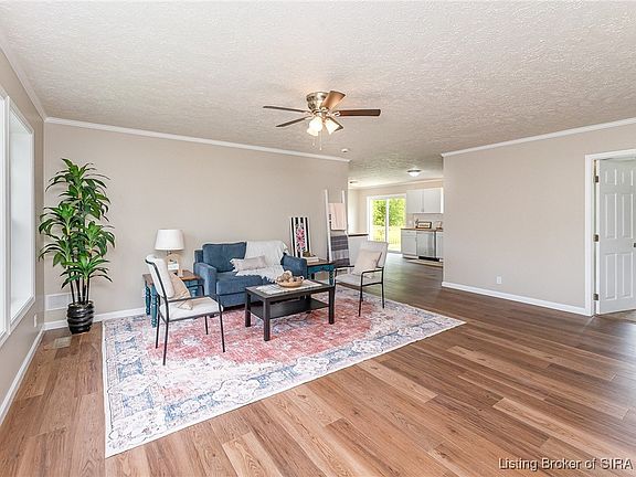 3rd image of 11592 Creekview Court