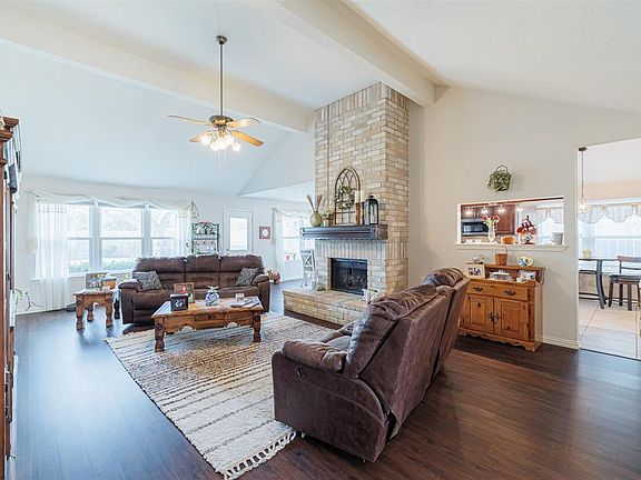 3rd image of 1811 Edinburg Avenue
