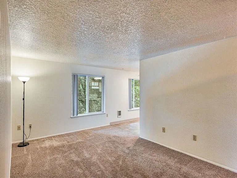 Harmony Court Apartments — Photo 6