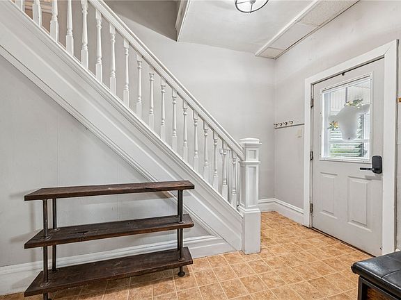 3rd image of 604 Fairmont St